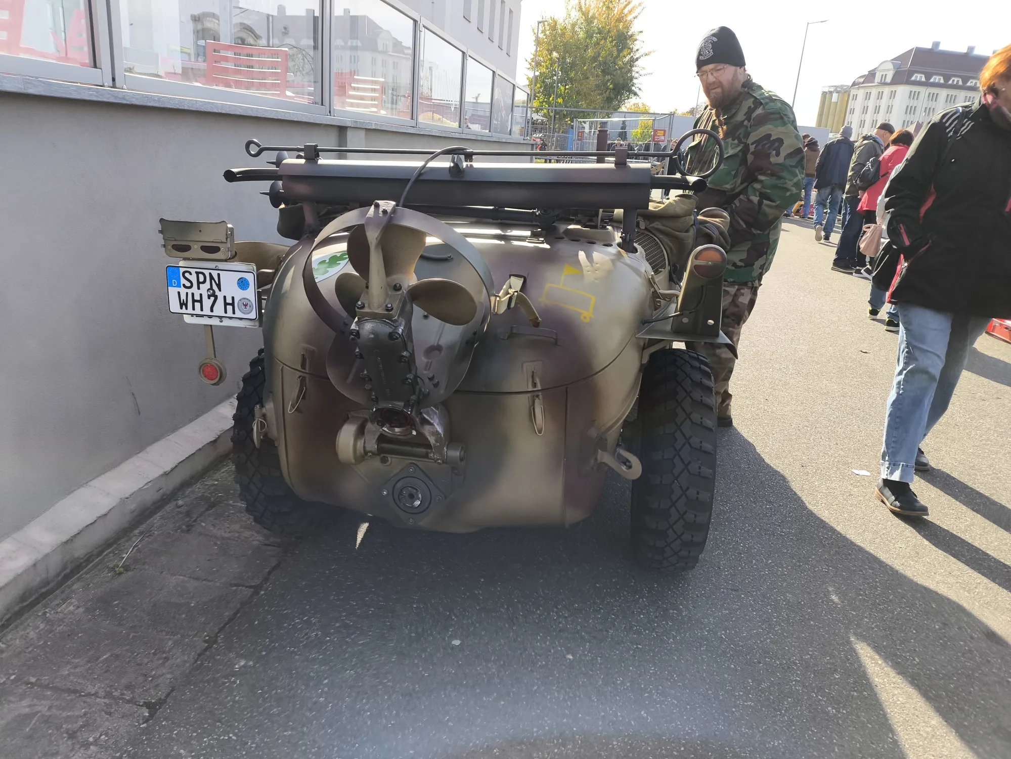 Видишь, у неё на жопке разъем для подключения винта?&nbsp;