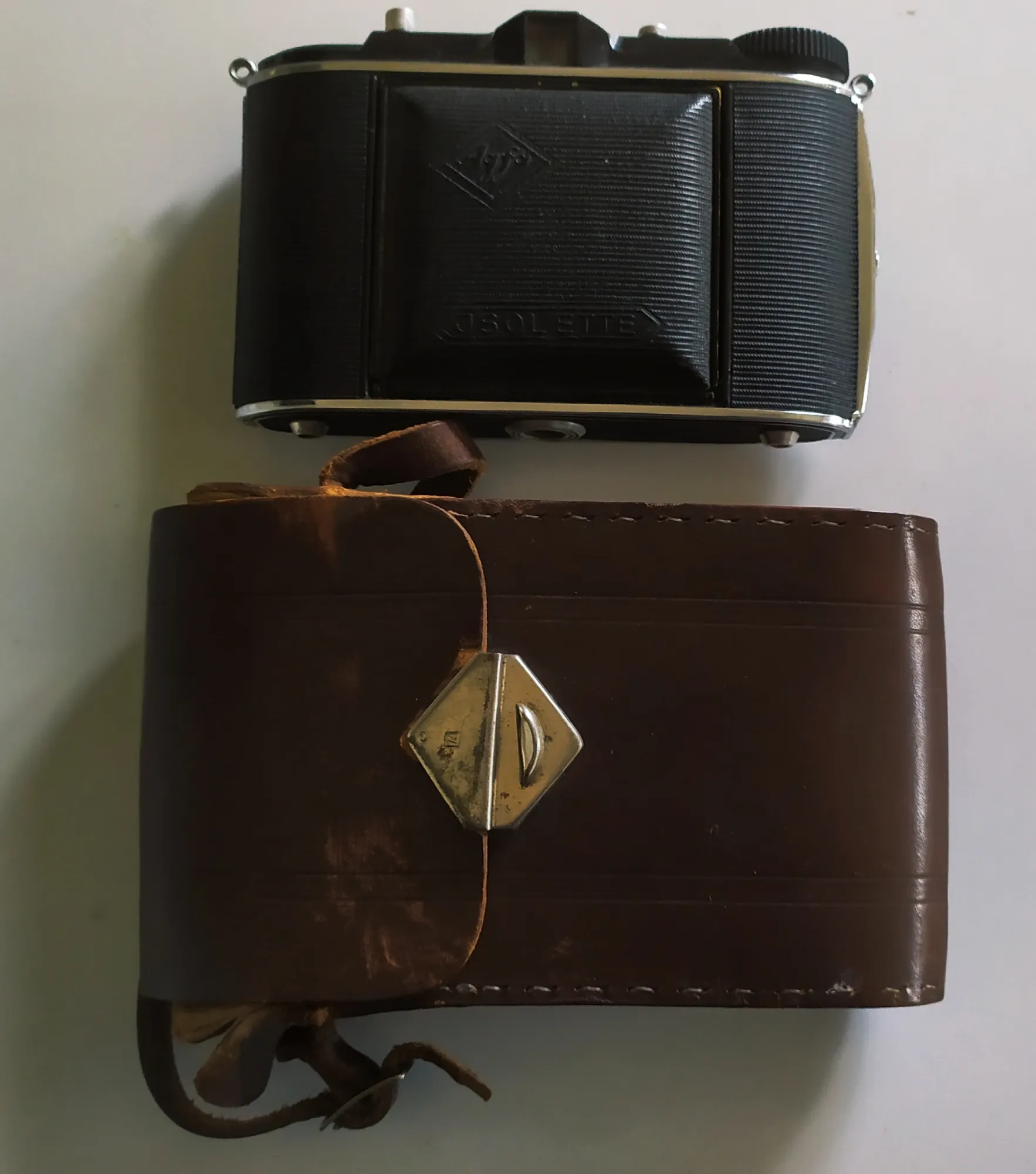 На фото моя Агфа сверху, а новая - в кофре.