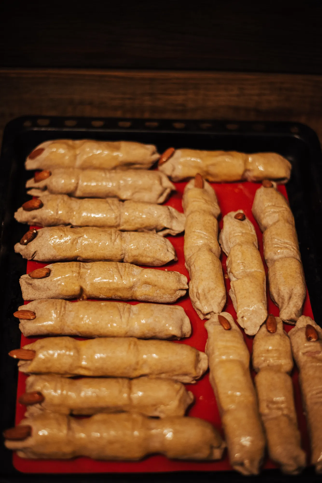 а внутрь к сосискам сыра добавили)