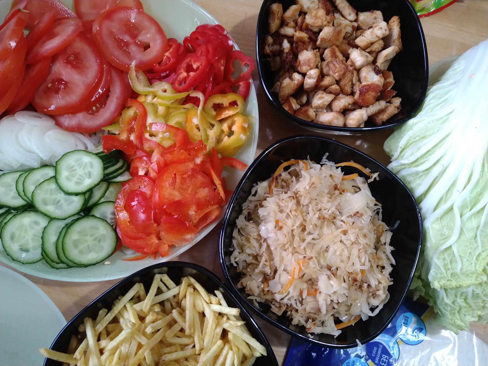 Корейской морковки в х-ке не оказалось, зато есть квашеная капуста на поджарить.&nbsp;