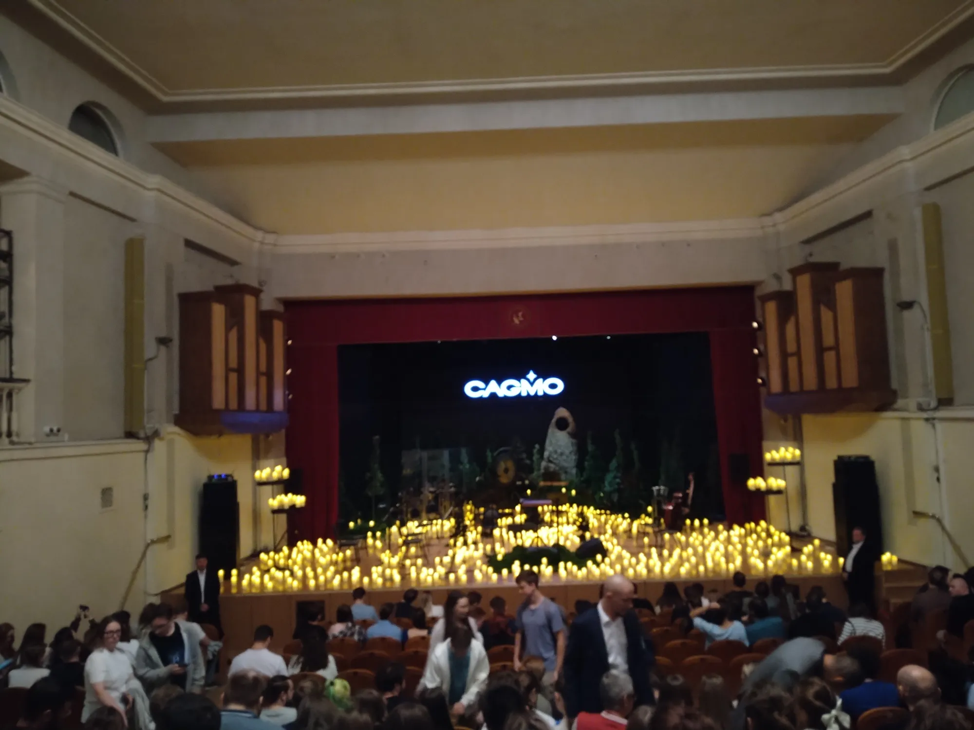 Вот та круглая штука левее места силы. На нем что-то вроде раскатов грома изображали.&nbsp;&nbsp;