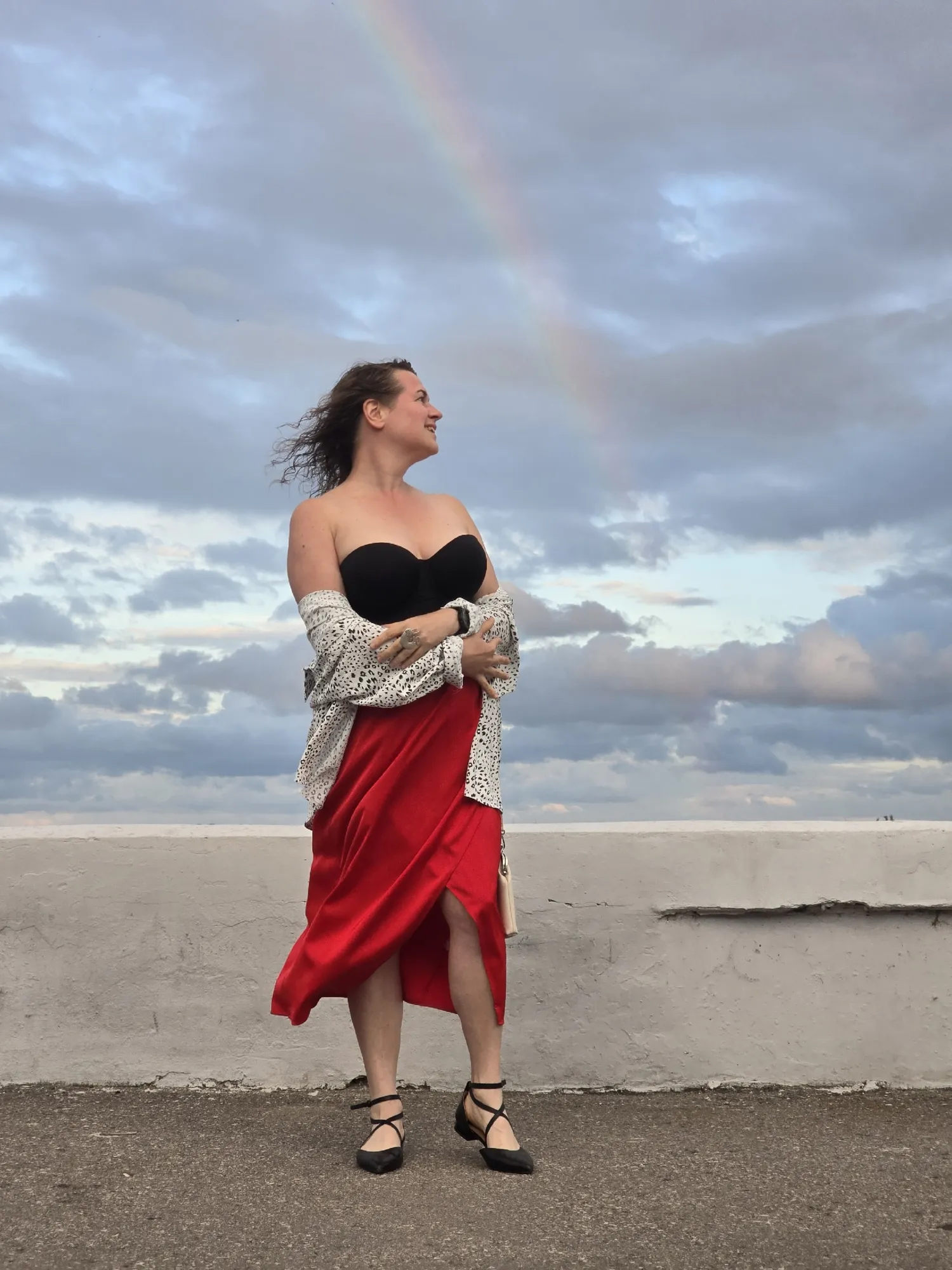 Привела в пример фотку, как мне удалось собрать офигенный вечерний лук при моих габаритах, размере бюста и невозможности носить каблуки