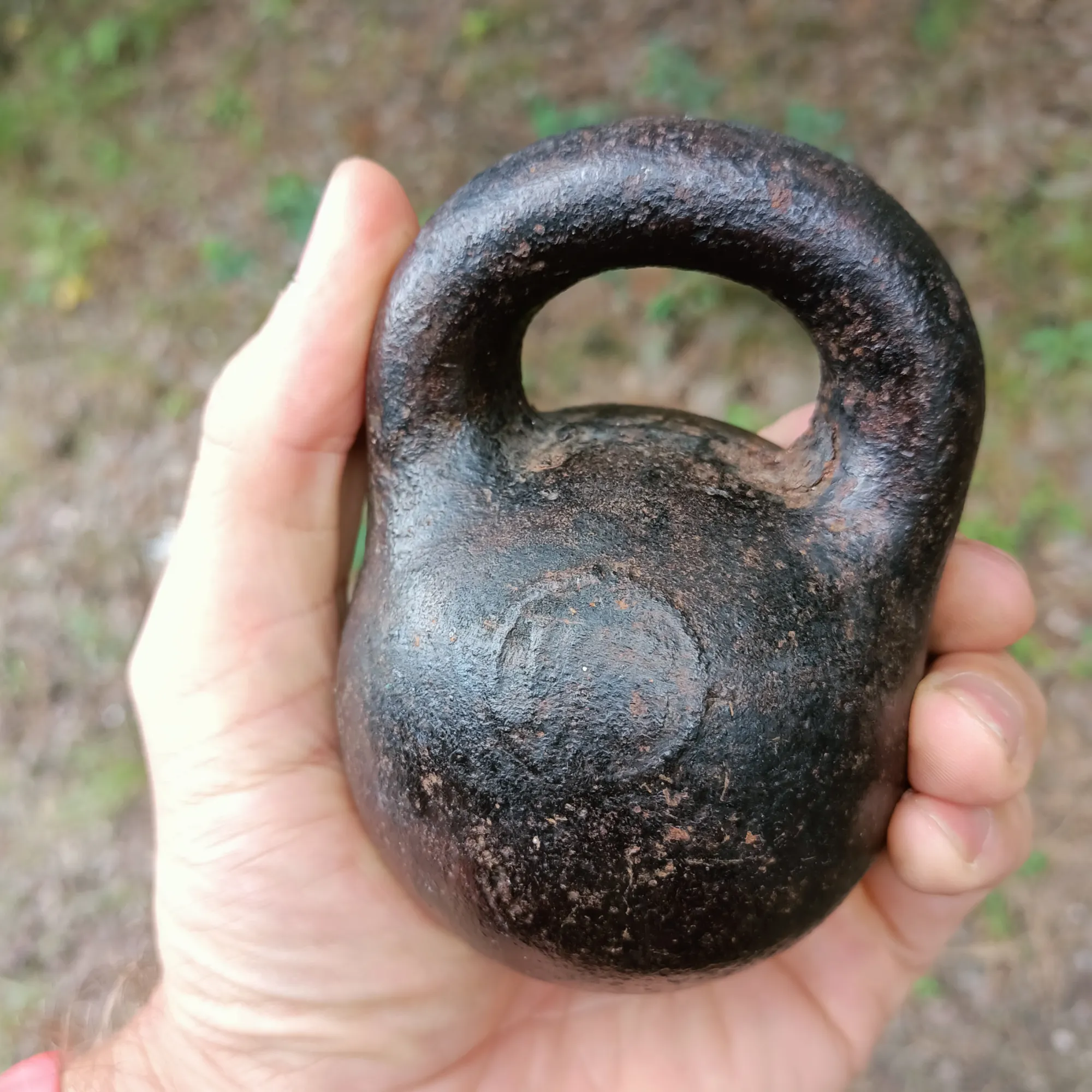 Это чугунная гирька Кыштымского чугунного завода, дореволюционная, или конца 19, или начала 20 века&nbsp;