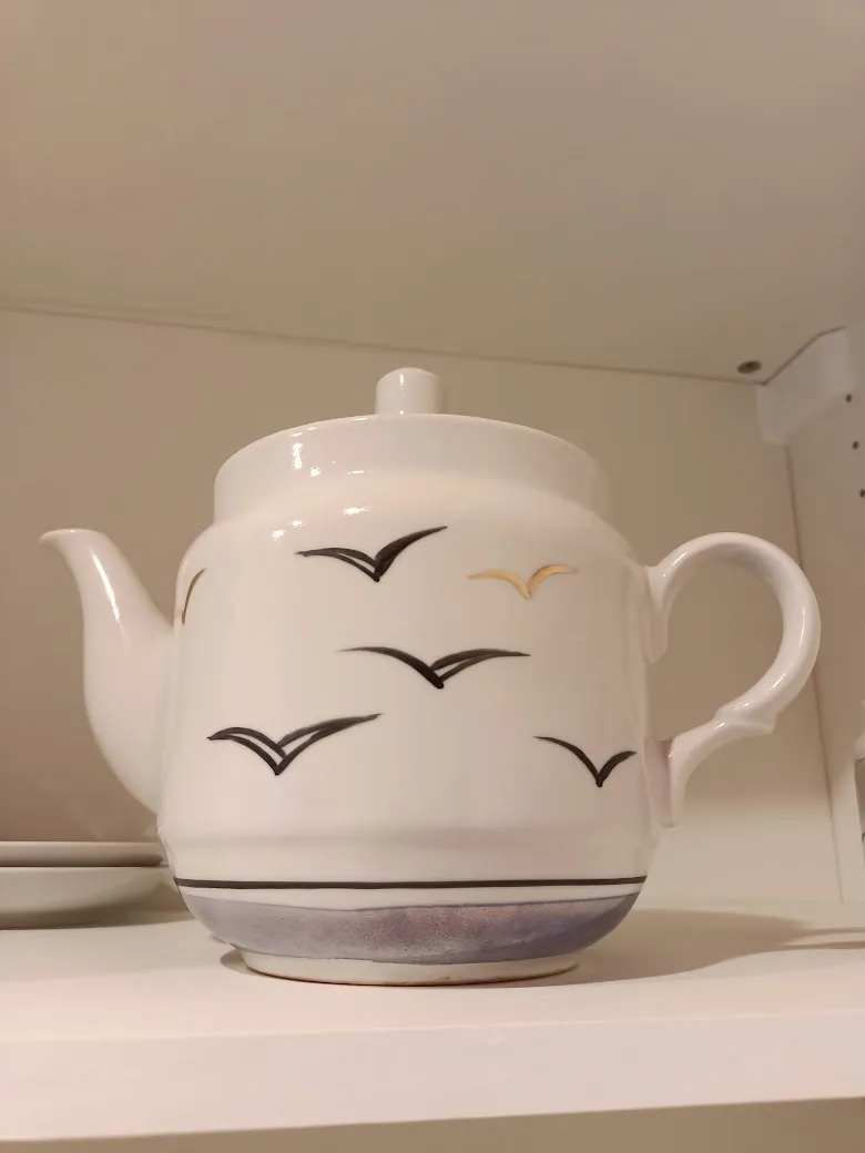 Чайник с чайками - это так символично )