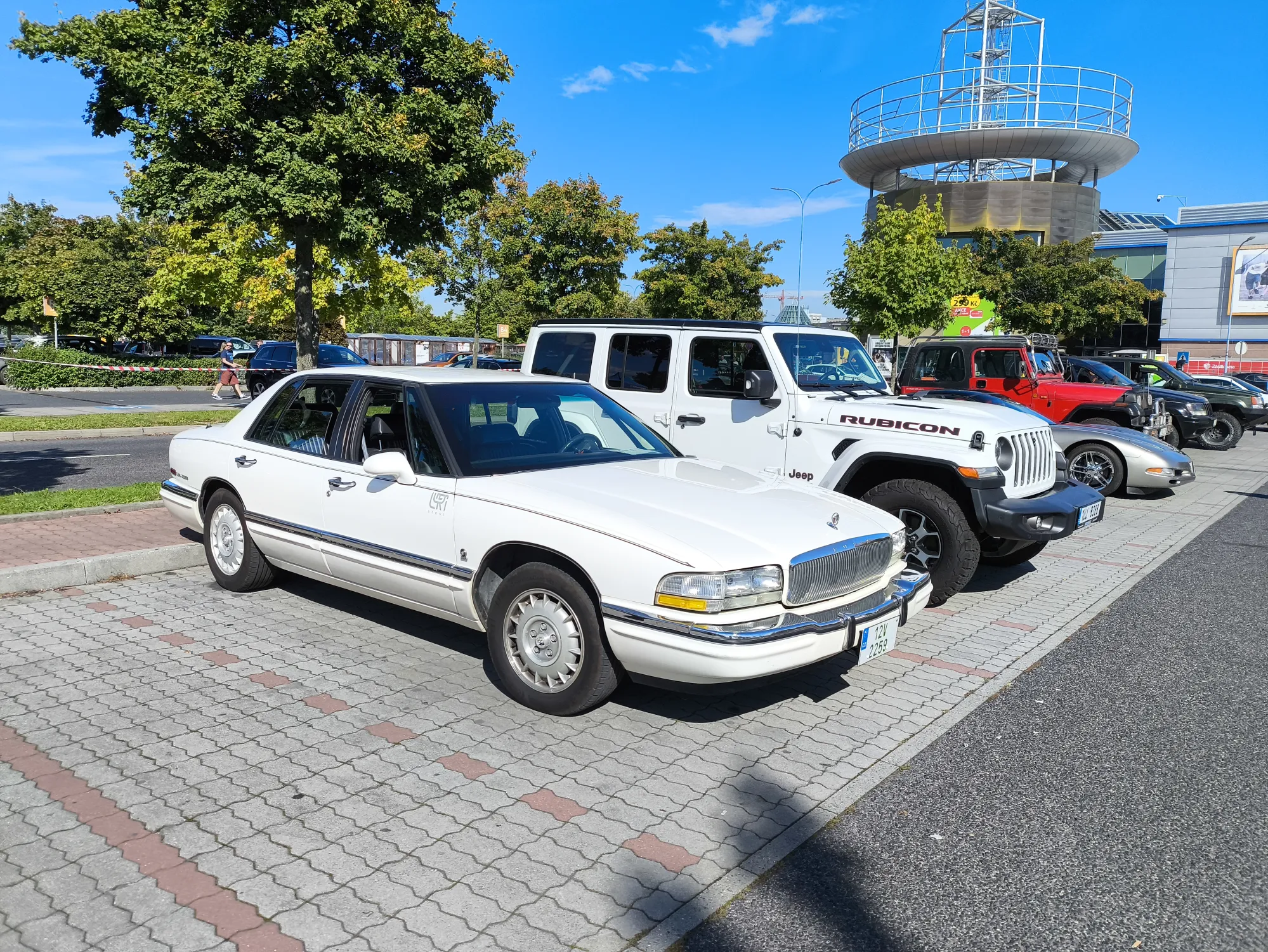 1993 Buick PrakAvenue Ultra. Наш пострел везде поспел... 