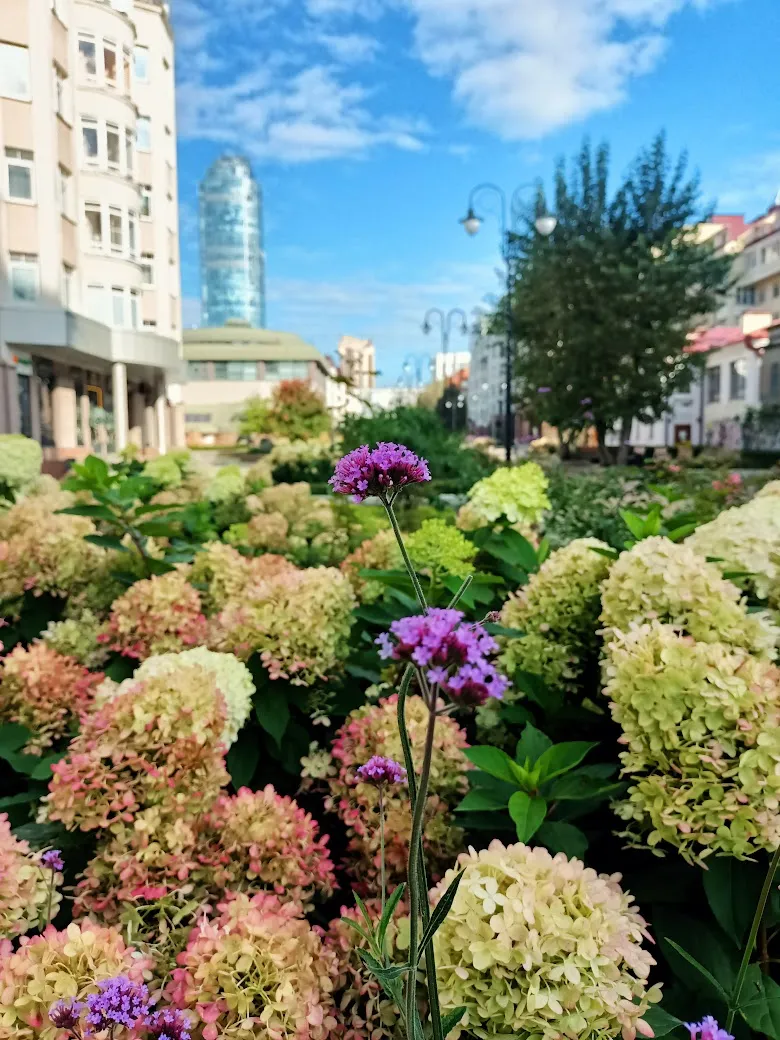 Это референс. Красивый до невозможности. Буду рисовать ещё нормального размера и на нормальной бумаге