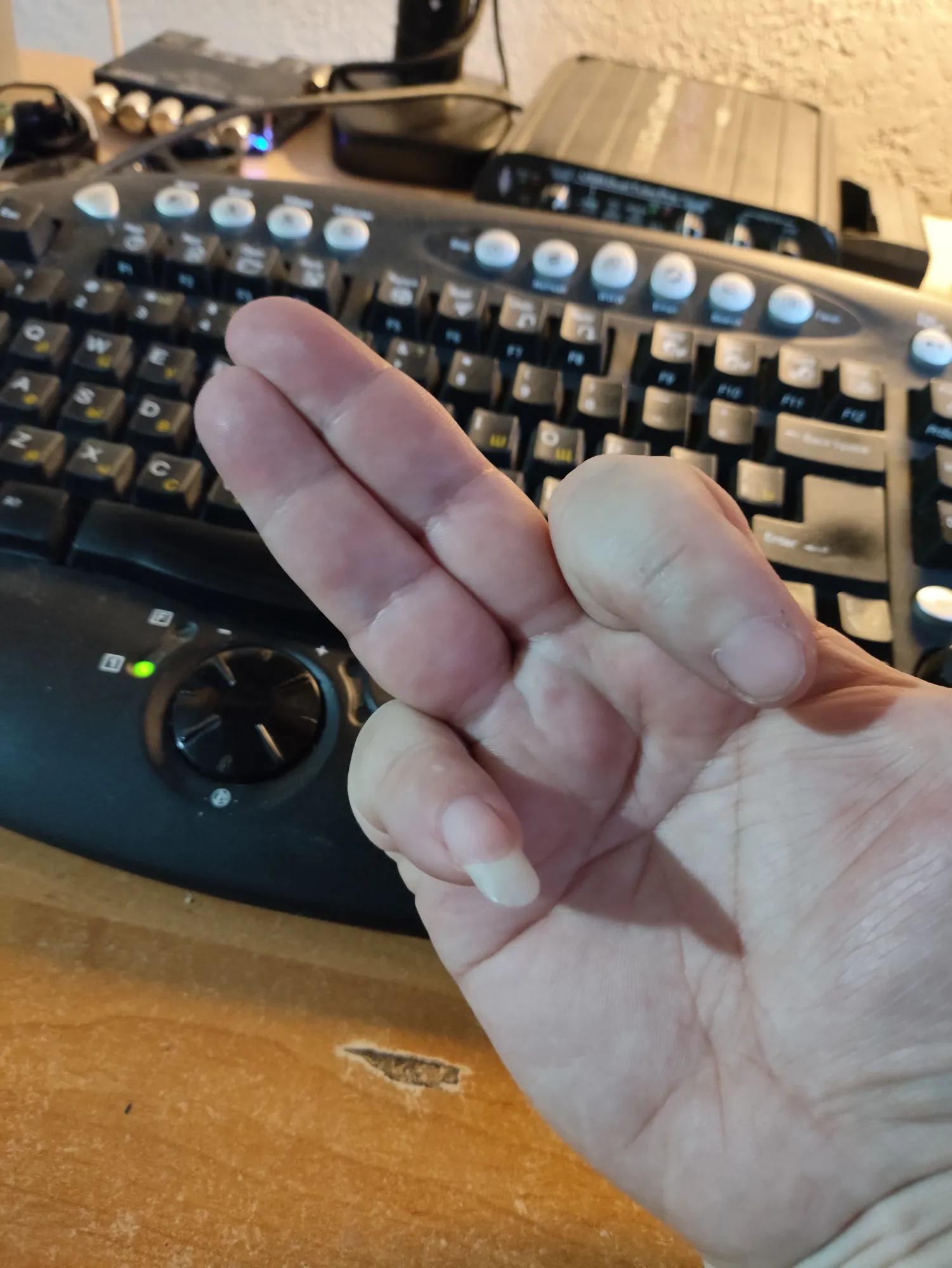 Затем противоположные, сиречь крайние.